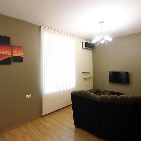 Studio With Balcony On Sayat Nova Avenue 예레반 외부 사진