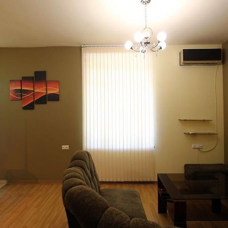 Studio With Balcony On Sayat Nova Avenue 예레반 외부 사진
