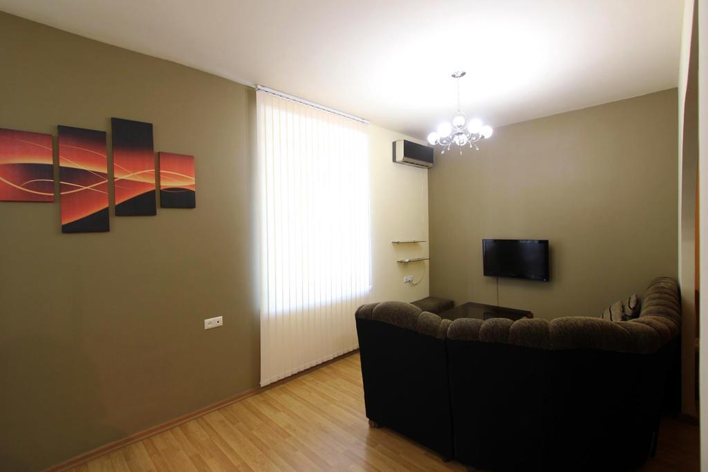 Studio With Balcony On Sayat Nova Avenue 예레반 외부 사진