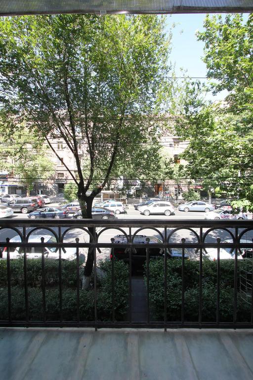 Studio With Balcony On Sayat Nova Avenue 예레반 외부 사진