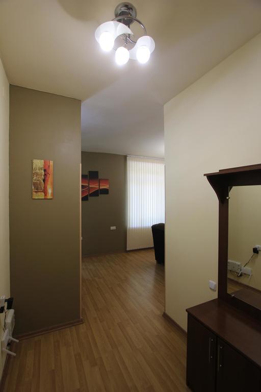 Studio With Balcony On Sayat Nova Avenue 예레반 외부 사진