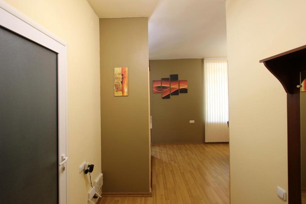 Studio With Balcony On Sayat Nova Avenue 예레반 외부 사진