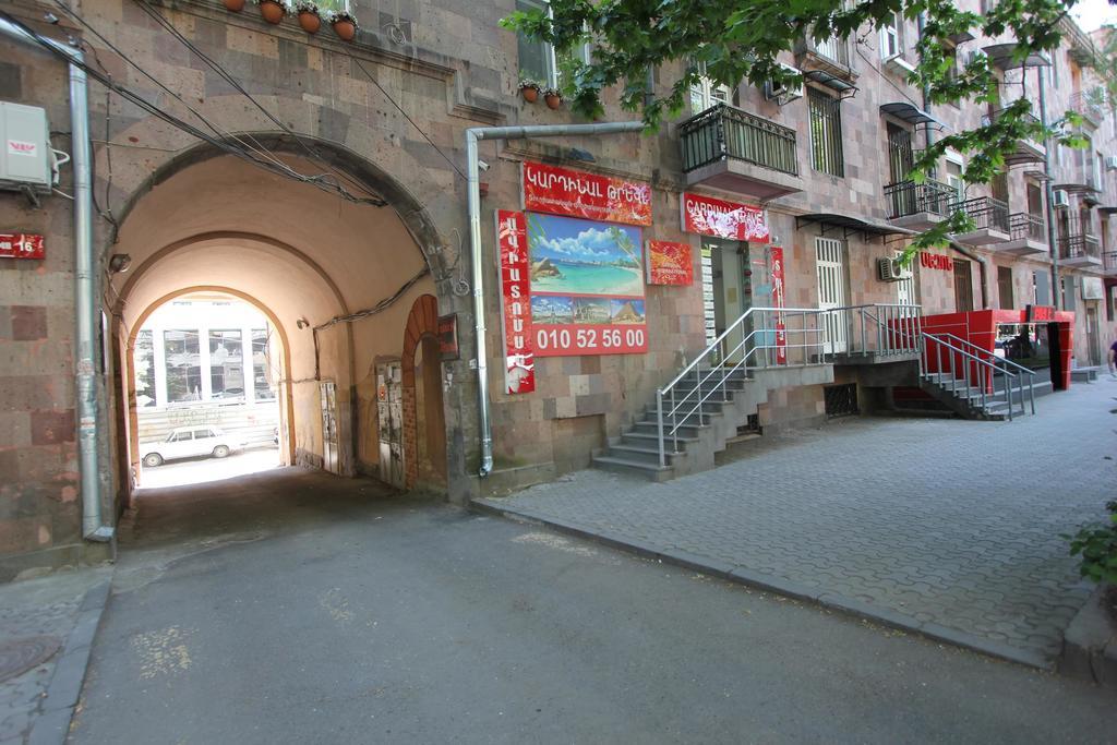 Studio With Balcony On Sayat Nova Avenue 예레반 외부 사진