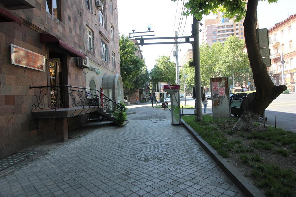 Studio With Balcony On Sayat Nova Avenue 예레반 외부 사진